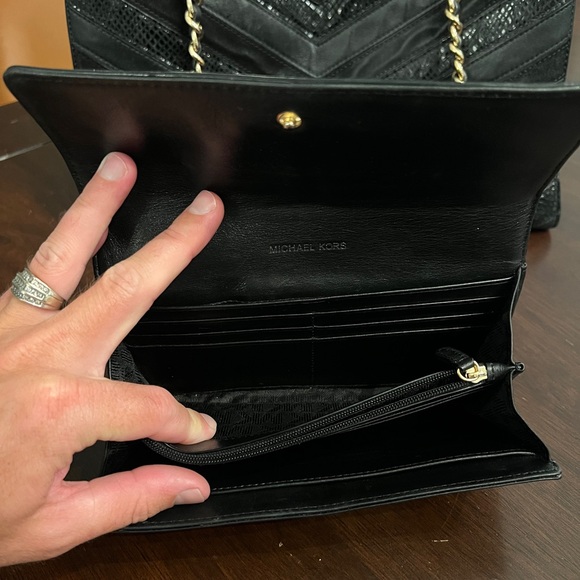 Michael Kors Leather Handbag Set - Picture 6 of 11